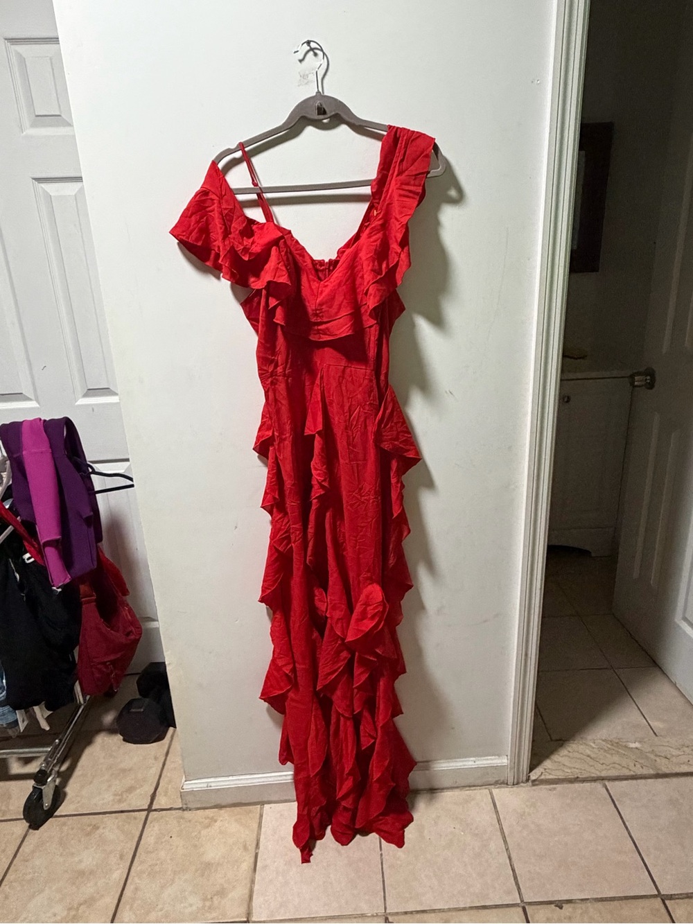 PrettyLittleThing Red Ruffle High-Low Maxi Dress - Picture 4 of 9